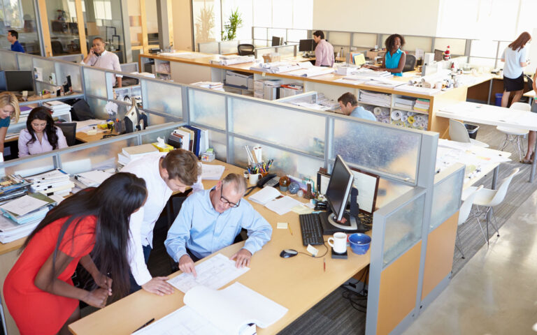 Άρθρο Κ. Κόλλια στην «Κ»: Ελλειψη προσωπικού και παραγωγικό μοντέλο