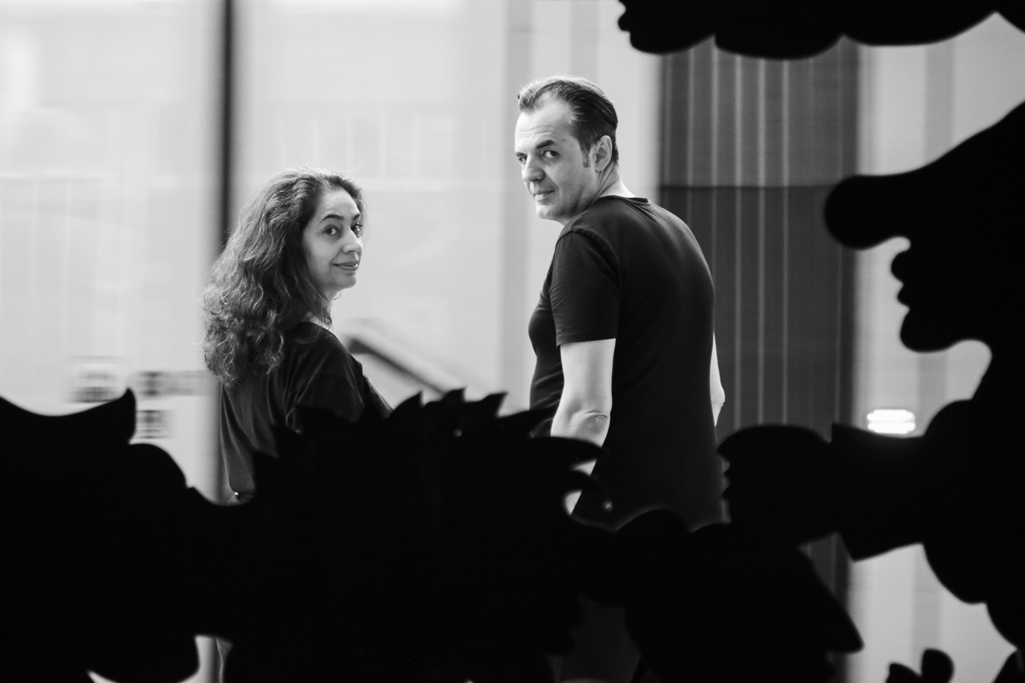 Σεντόνι, λάμπα και… εξομολόγηση-1