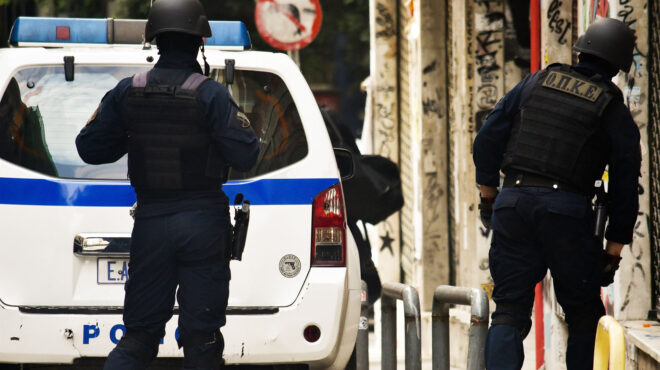 δεν-έπρεπε-να-τον-τραβήξει-έξω-562731793