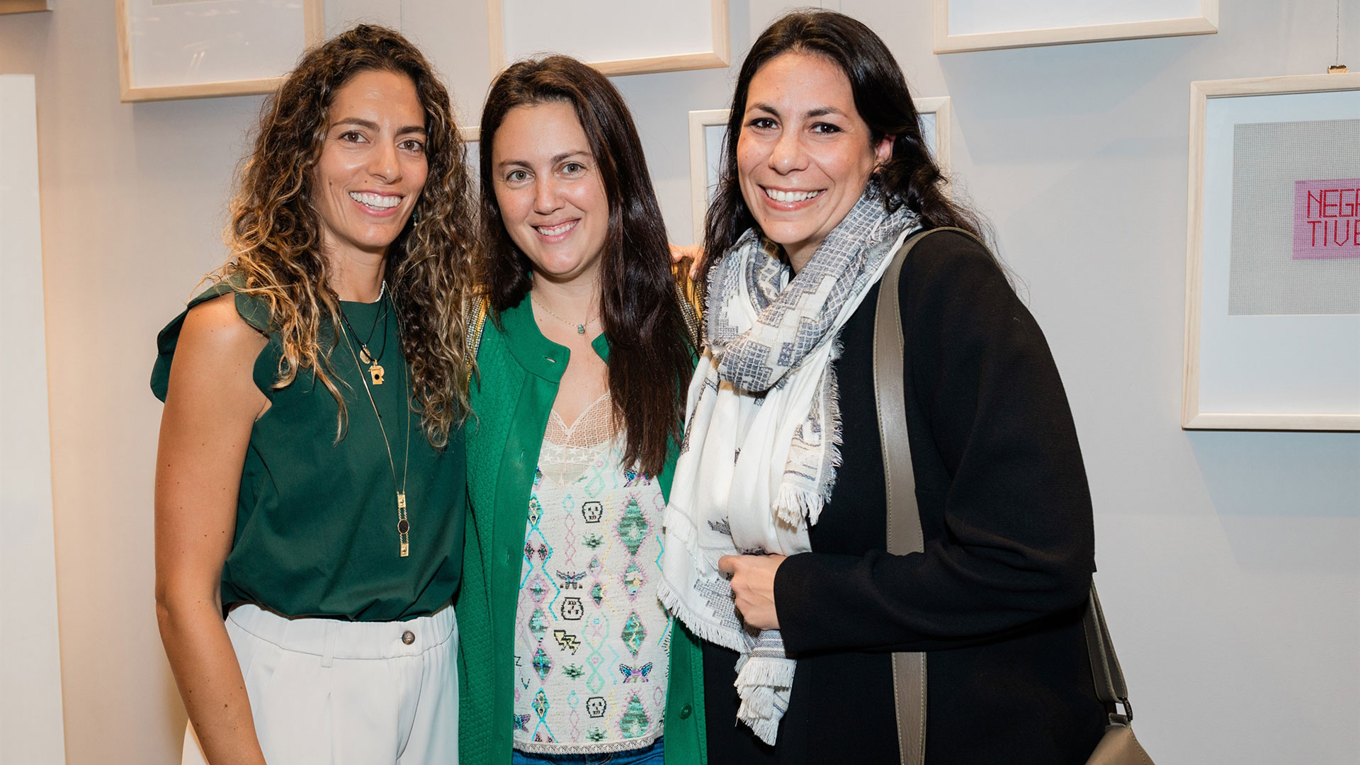 Στην γκαλερί Artworx της Κηφισιάς «βουίζει» το πρώτο γούρι του 2024-2