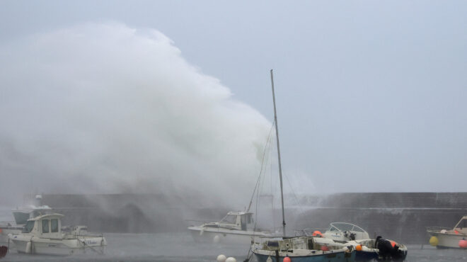 η-κακοκαιρία-ciaran-σαρώνει-τη-δυτική-και-562706626