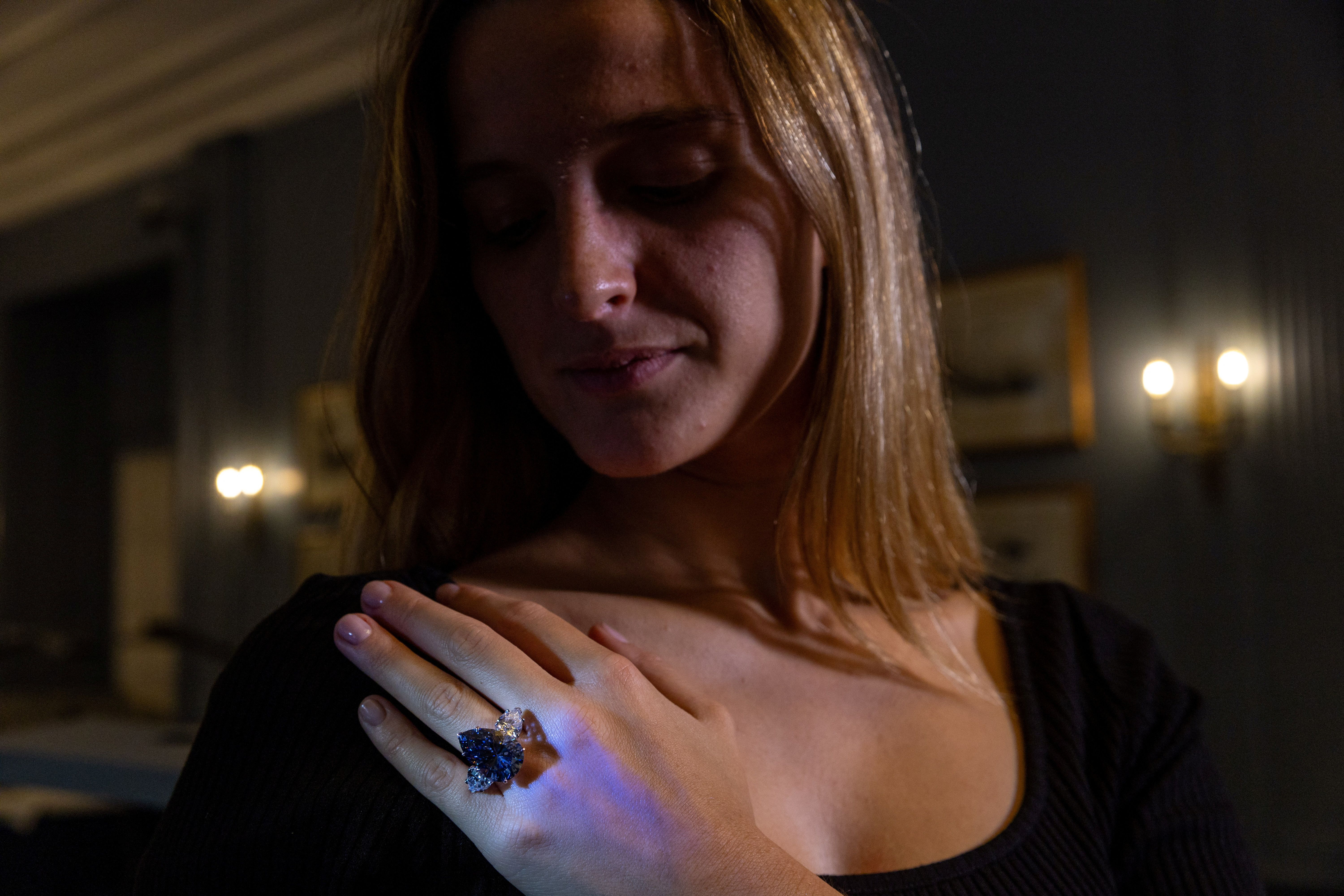 Πάνω από 50 εκατ. δολάρια η εκτιμώμενη τιμή για μπλε διαμάντι – «Σπάνιο λόγω μεγέθους»-2