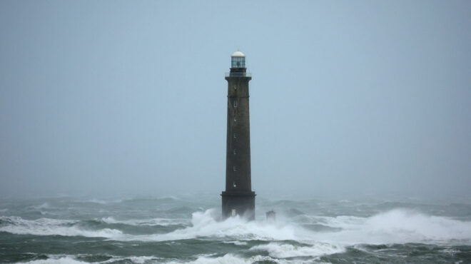 η-κακοκαιρία-ciaran-πλήττει-τη-δ-ευρώπη-με-562706230