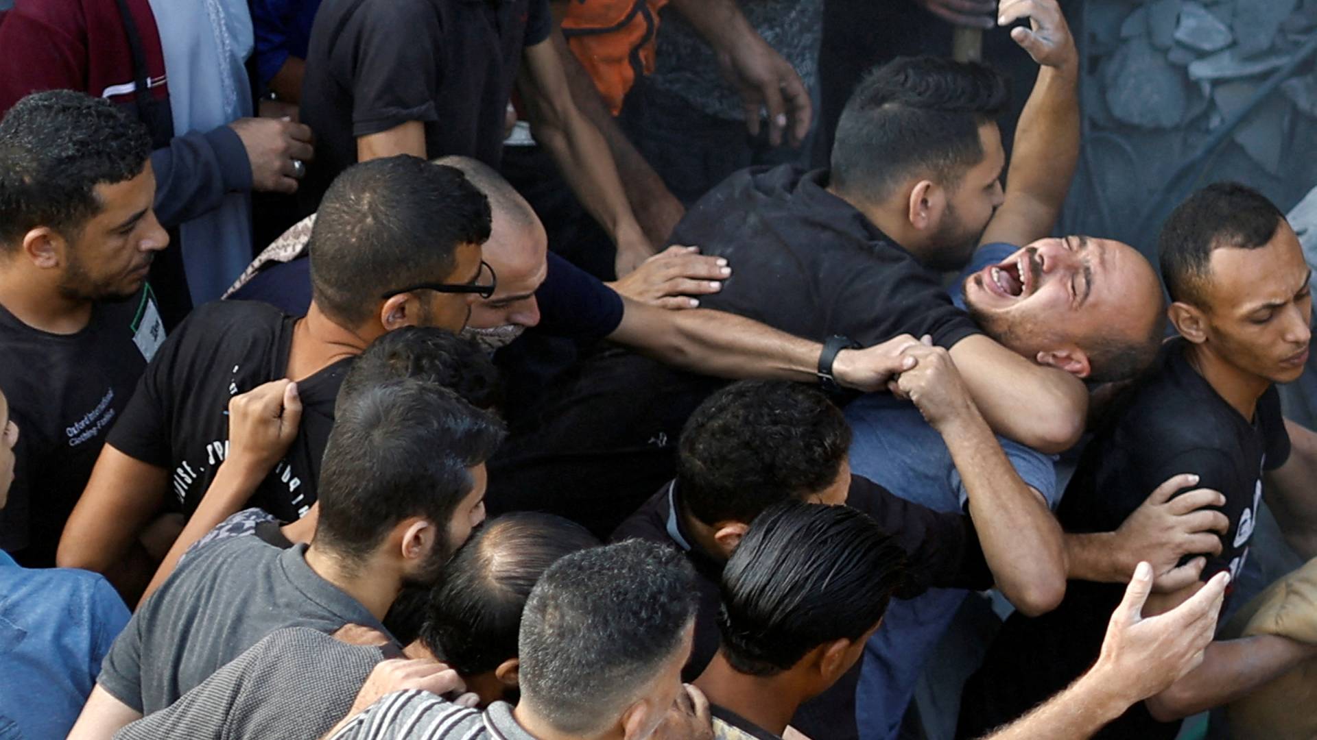 Περικυκλωμένη η πόλη της Γάζας – Δεκάδες νεκροί από την επίθεση στον καταυλισμό Μαγκάζι-1