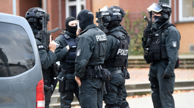 αμβούργο-τέσσερις-συλλήψεις-ανηλίκω-562717348