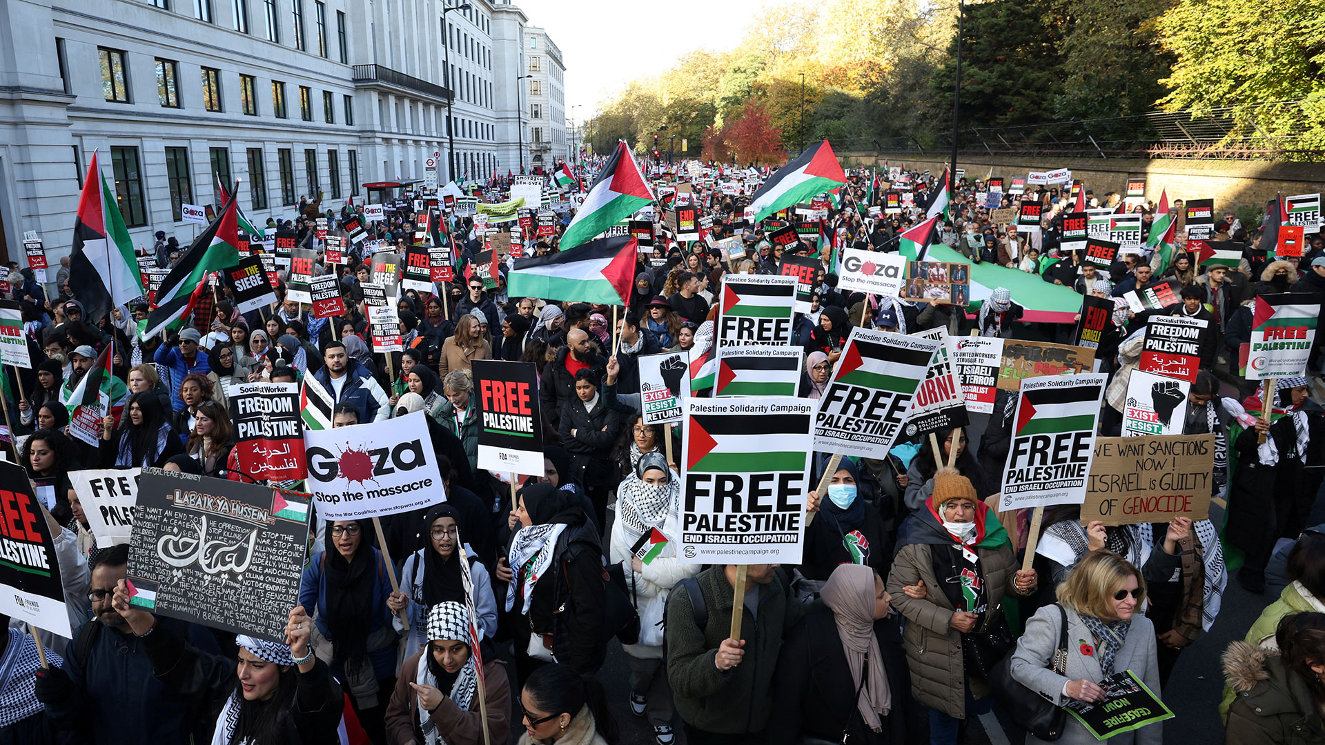 Λονδίνο: Συγκρούσεις της αστυνομίας με ακροδεξιούς – Δεκάδες συλλήψεις-1