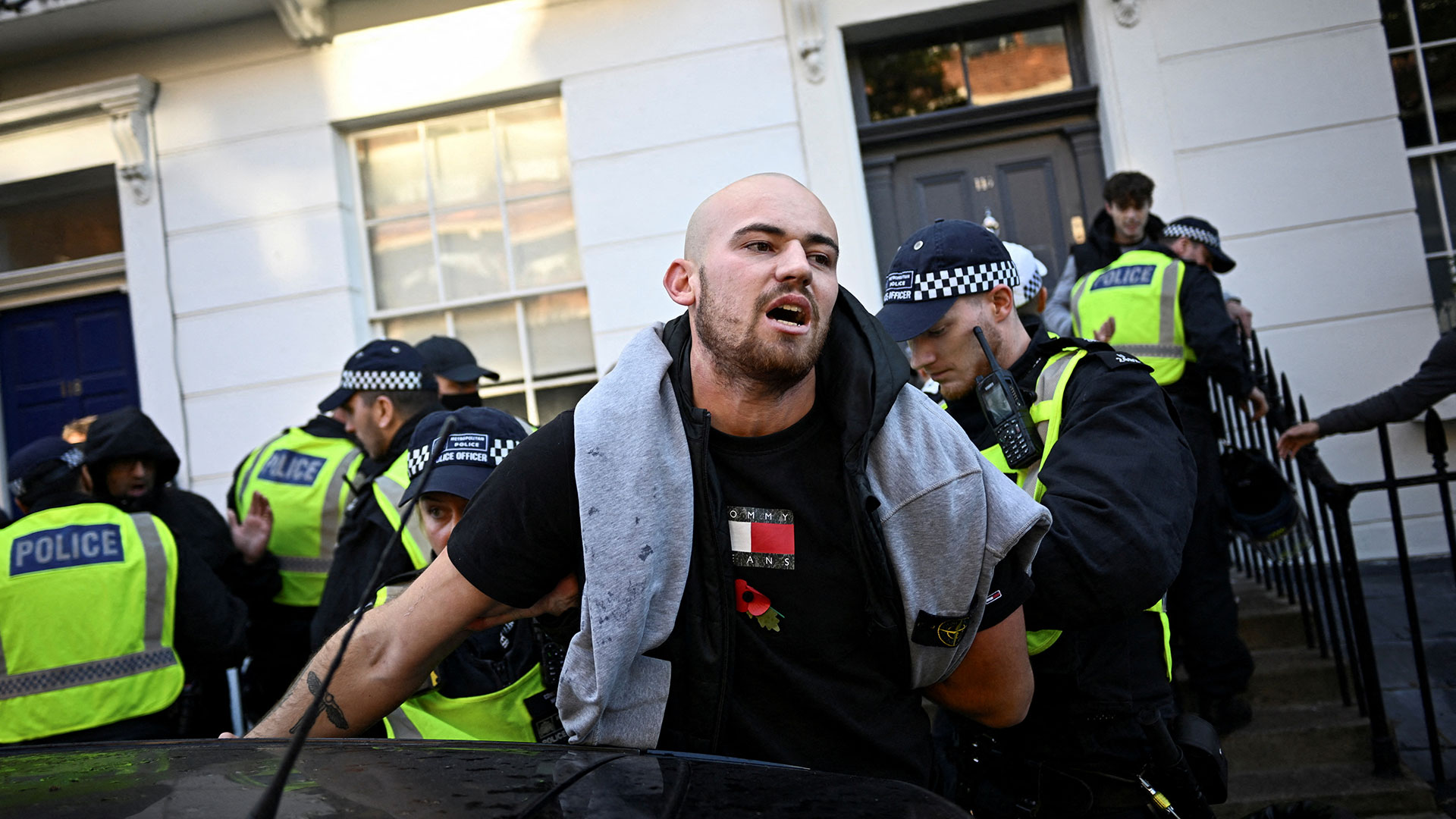 Λονδίνο: Συγκρούσεις της αστυνομίας με ακροδεξιούς – Δεκάδες συλλήψεις-3