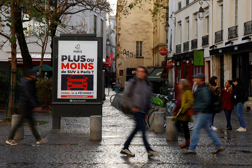 Γλιστρώντας στο νερό-1