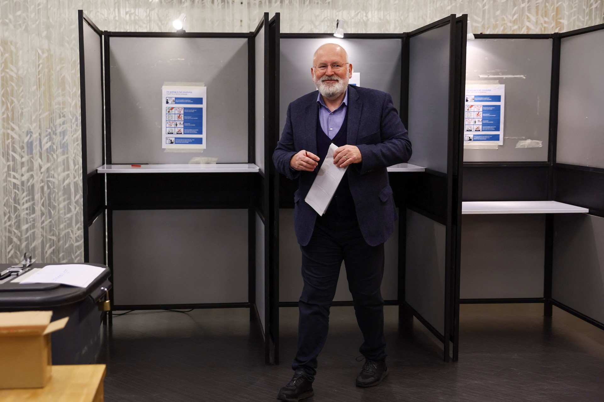 Πρώτη η ακροδεξιά του Βίλντερς, σύμφωνα με τα exit-polls-1