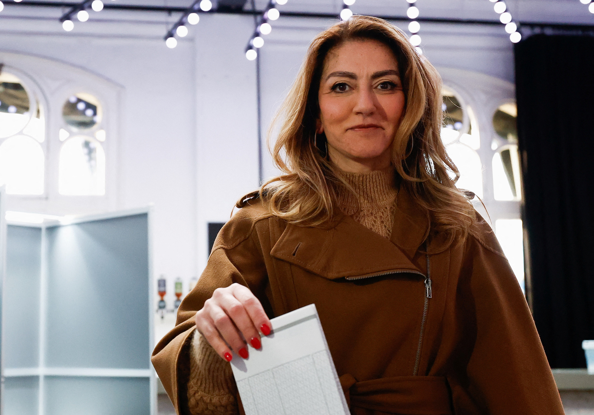 Πρώτη η ακροδεξιά του Βίλντερς, σύμφωνα με τα exit-polls-2