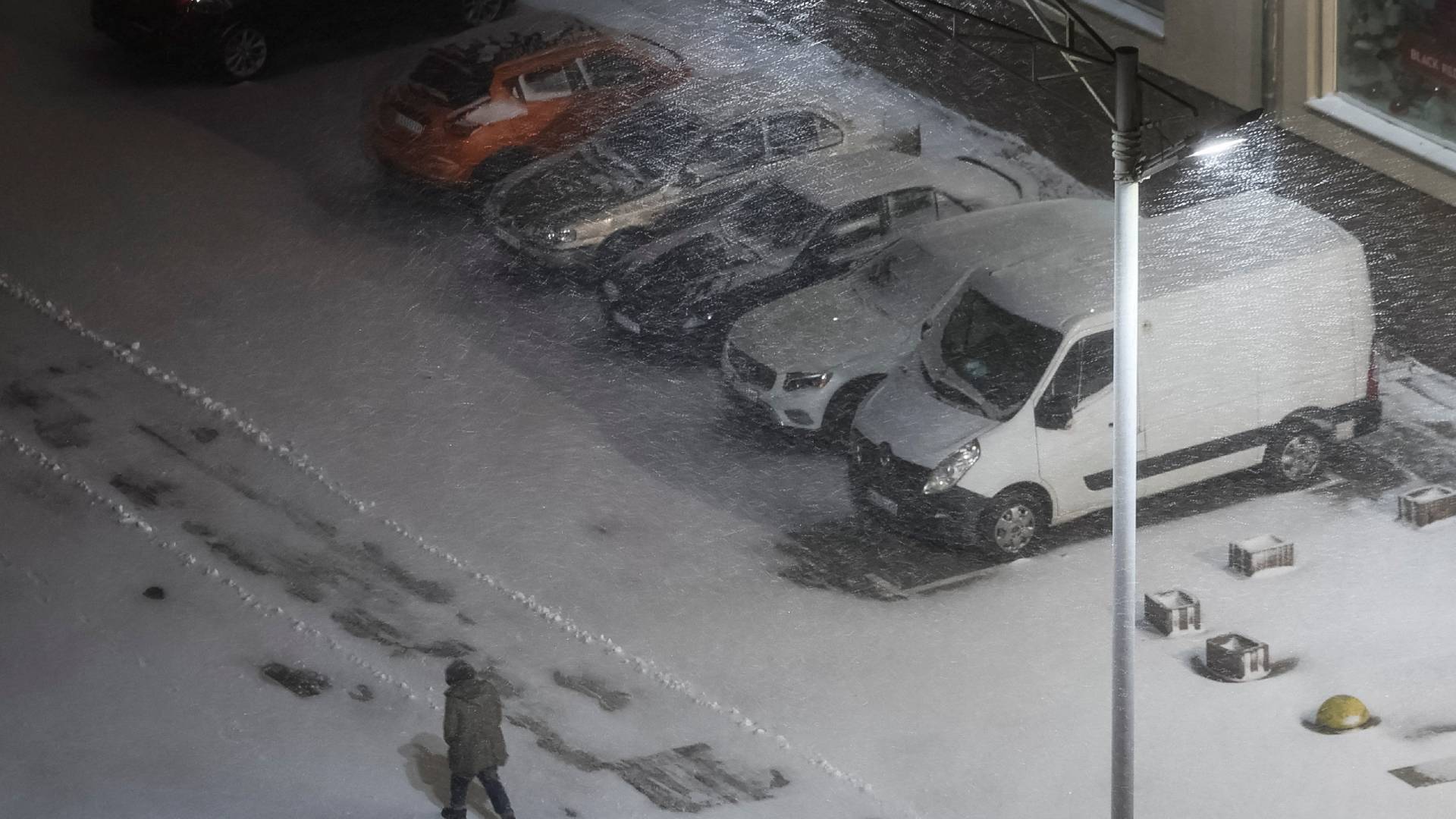 Ουκρανία: Σφοδρή χιονοθύελλα «παραλύει» τη χώρα – Χωρίς ηλεκτρικό 2.000 κοινότητες (εικόνες)-3