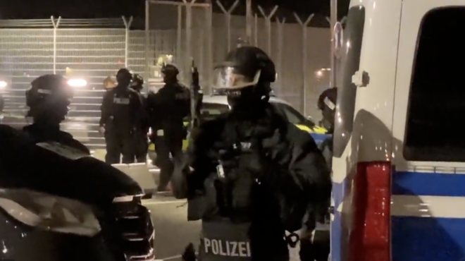 γερμανία-θρίλερ-με-ένοπλο-στο-αεροδρό-562711432