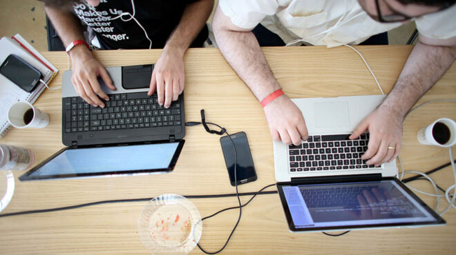 τα-χέρια-ξεχνούν-να-γράφουν-καθώς-ατ-562707700