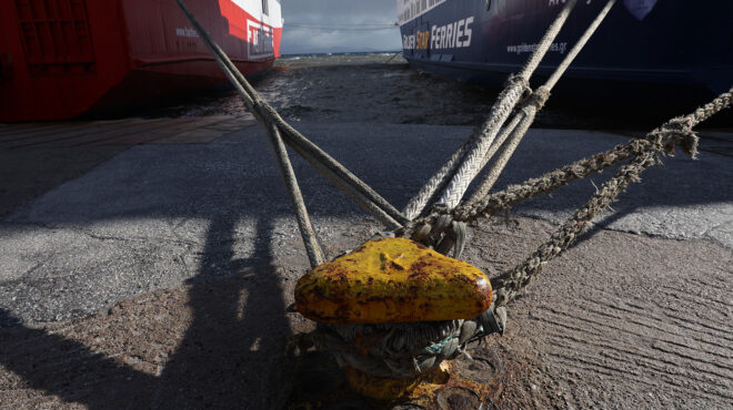 καιρός-δεμένα-τα-πλοία-σε-πειραιά-ραφή-562754131