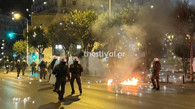 θεσσαλονίκη-μολότοφ-και-χημικά-μετά-τ-562735204
