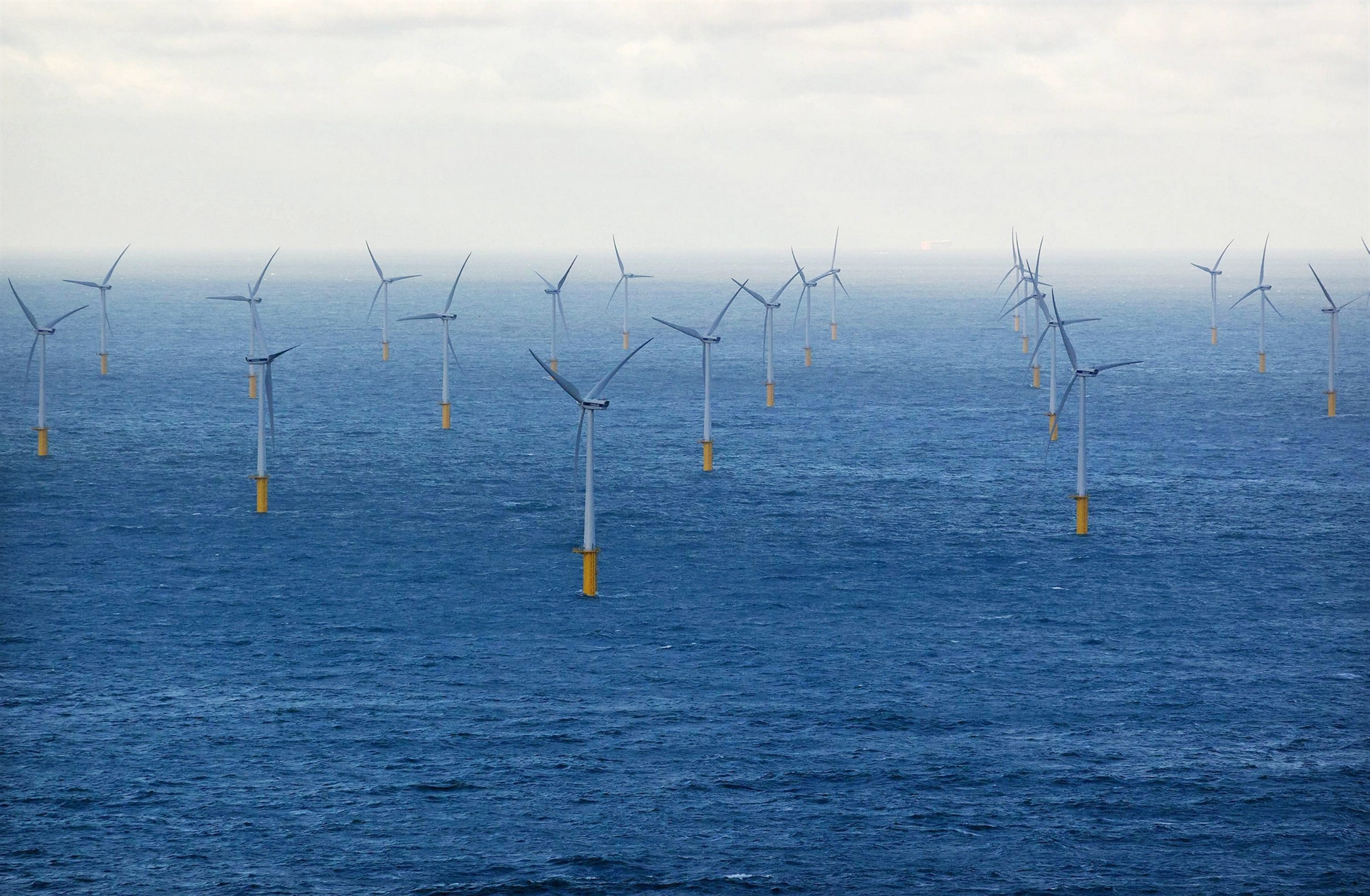 Ούριος άνεμος για τα υπεράκτια αιολικά-1