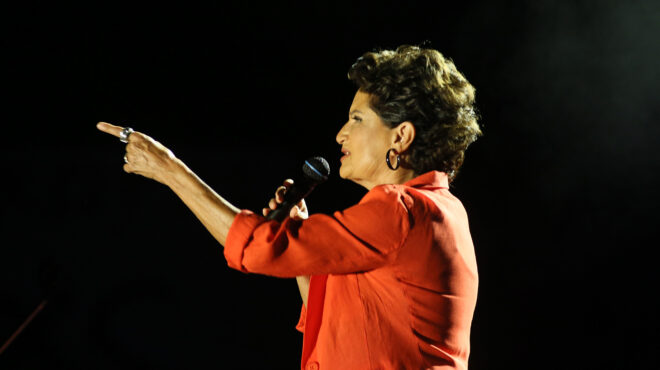 h-χοντρή-δεν-πάει-για-καφέ-στον-αδωνι-562732555