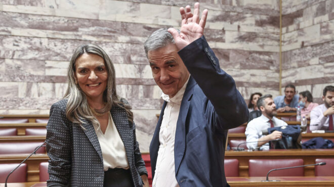 συριζα-η-π-πέρκα-δεν-παραδίδει-την-έδρ-562725244