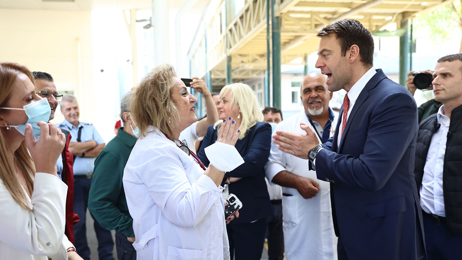 «Να σου κάνω μια ερώτηση. Είσαι αριστερός;» O διάλογος Κασσελάκη με πολίτη-1