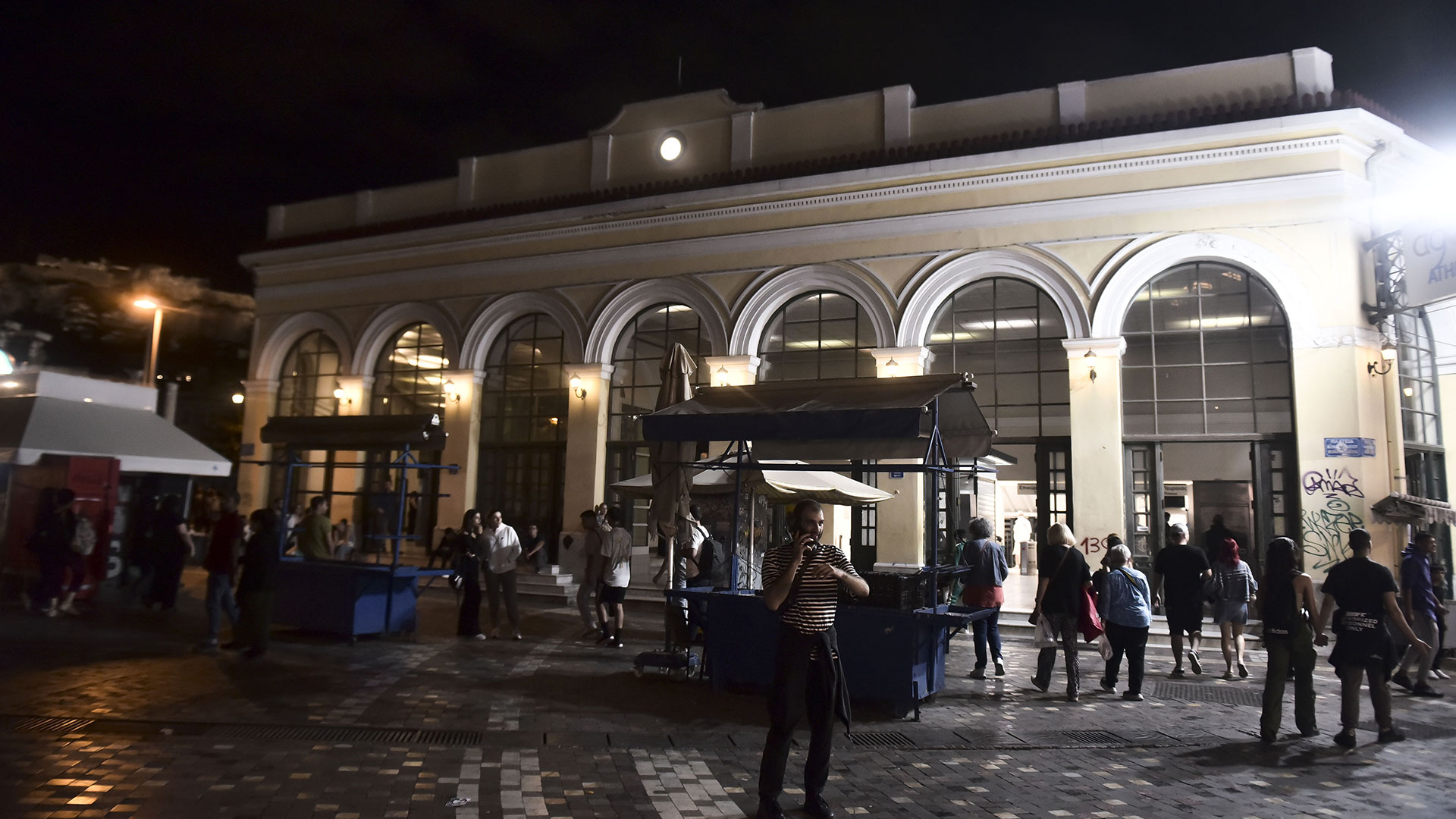 Μοναστηράκι: Αγρια επεισόδια στον σταθμό του ΗΣΑΠ-1