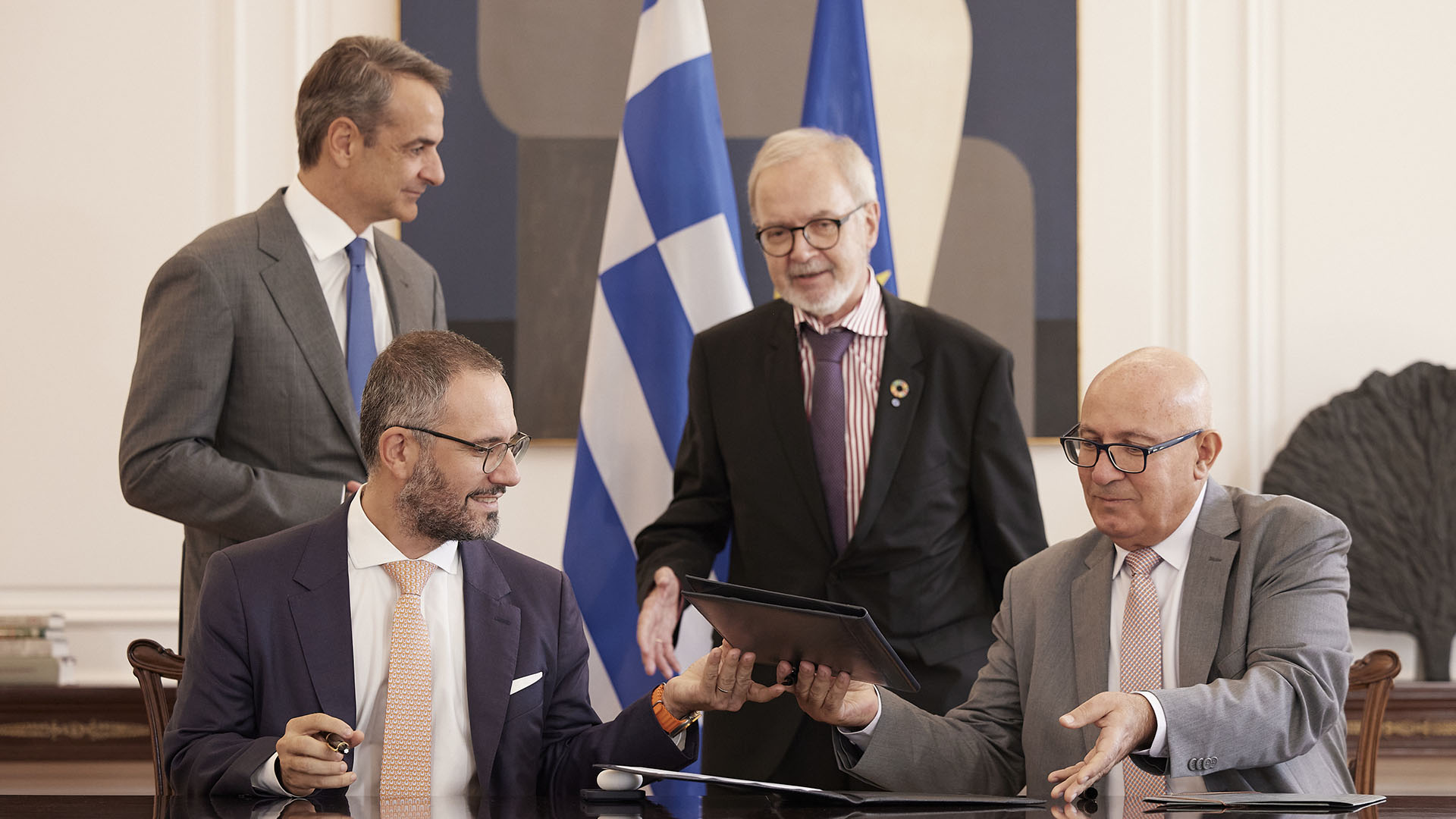 Μητσοτάκης: Συνάντηση με τον πρόεδρο της ΕΤΕπ – «Με τους έξυπνους μετρητές τα νοικοκυριά θα εξοικονομούν χρήματα»-1