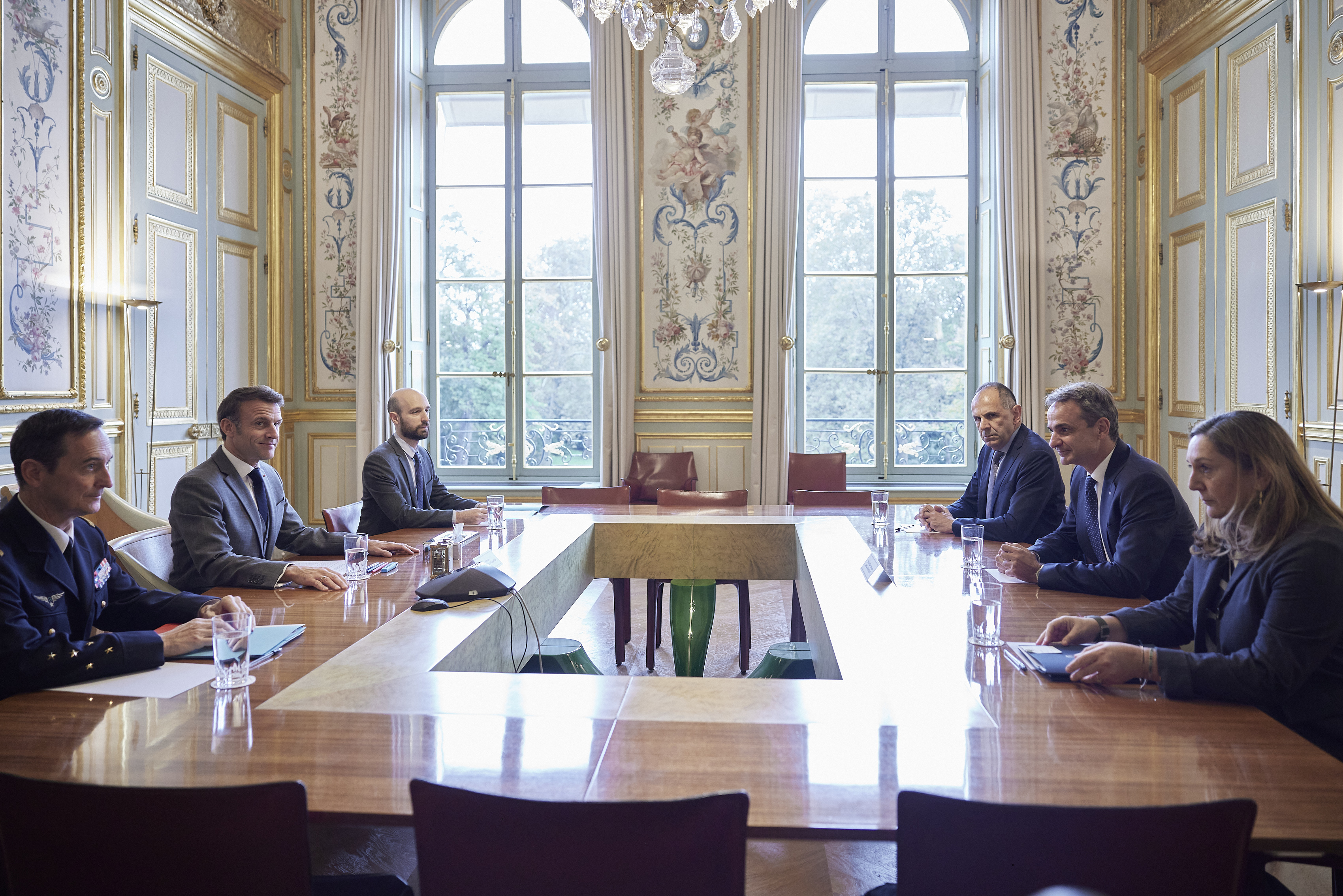 Συνάντηση Μητσοτάκη – Μακρόν: Στο επίκεντρο η βοήθεια στη Γάζα και οι ελληνογαλλικές σχέσεις-1