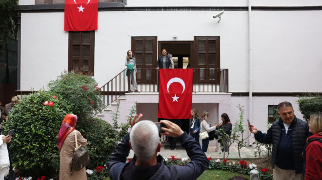 χιλιάδες-τούρκοι-στη-θεσσαλονίκη-για-562721863