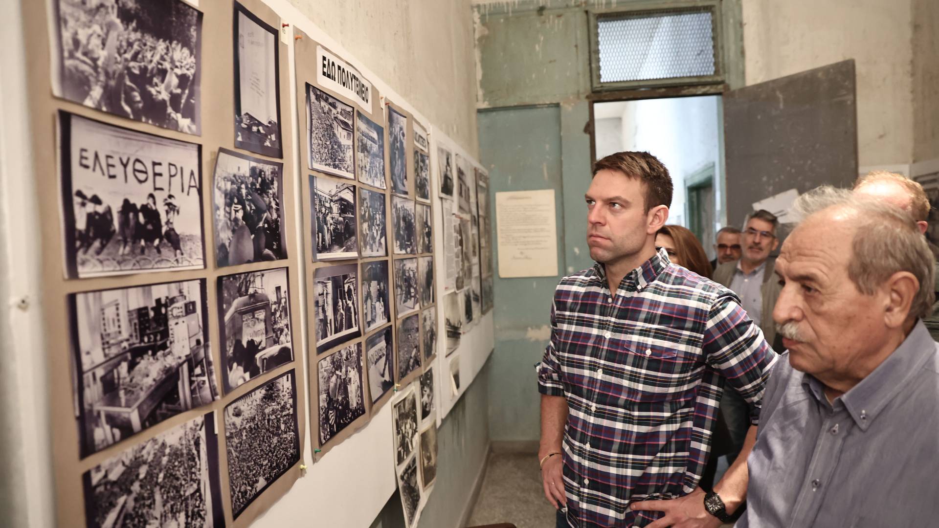 Κασσελάκης: Κατέθεσε στεφάνι στο μνημείο ΕΑΤ-ΕΣΑ-1