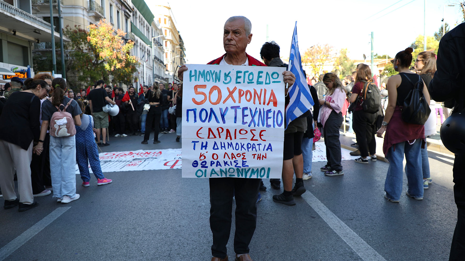 Πολυτεχνείο: Σε εξέλιξη η πορεία για την 50ή επέτειο της εξέγερσης-1