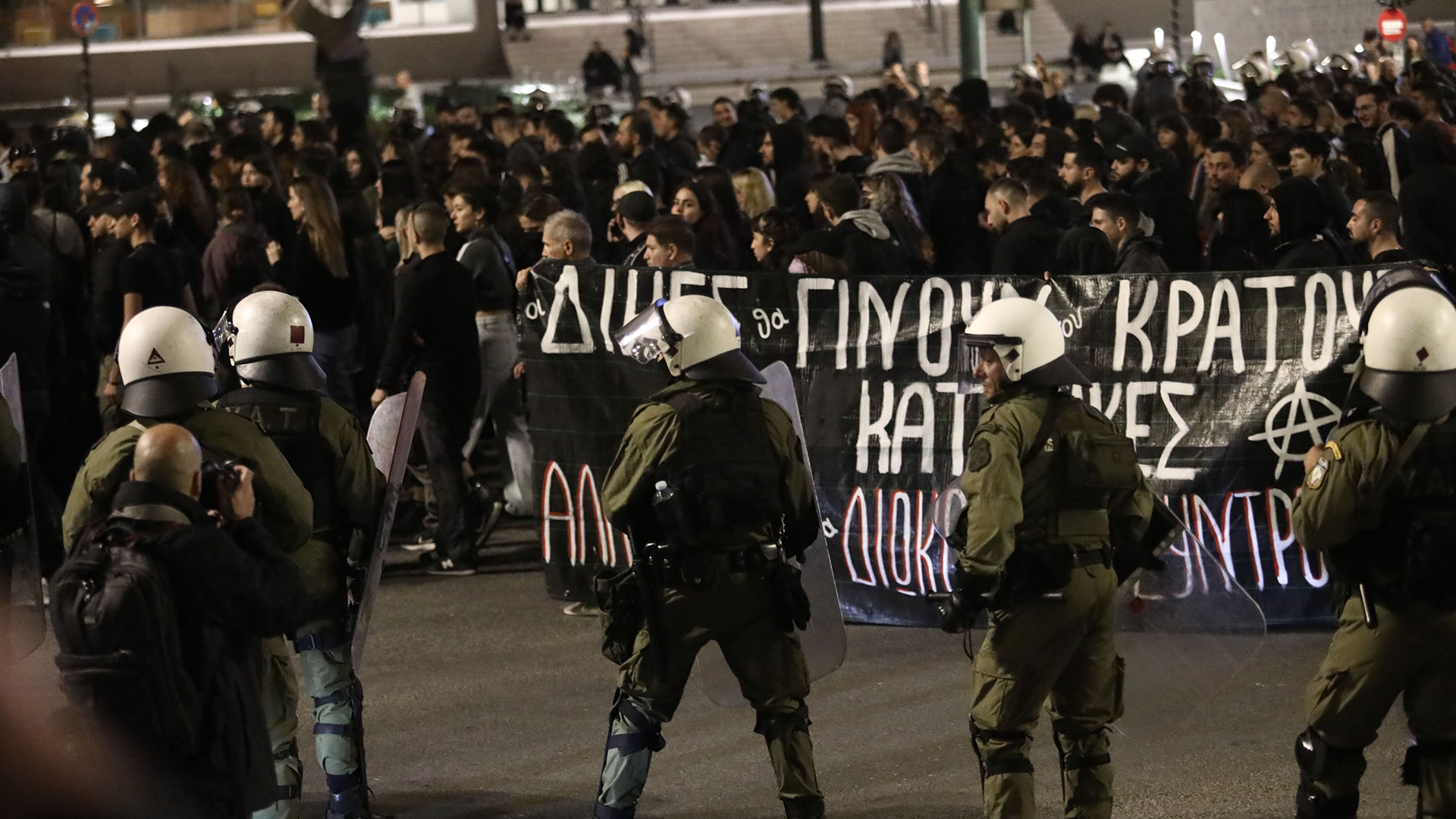 50 χρόνια Πολυτεχνείο: Στιγμιότυπα από τις μαζικές συγκεντρώσεις-5