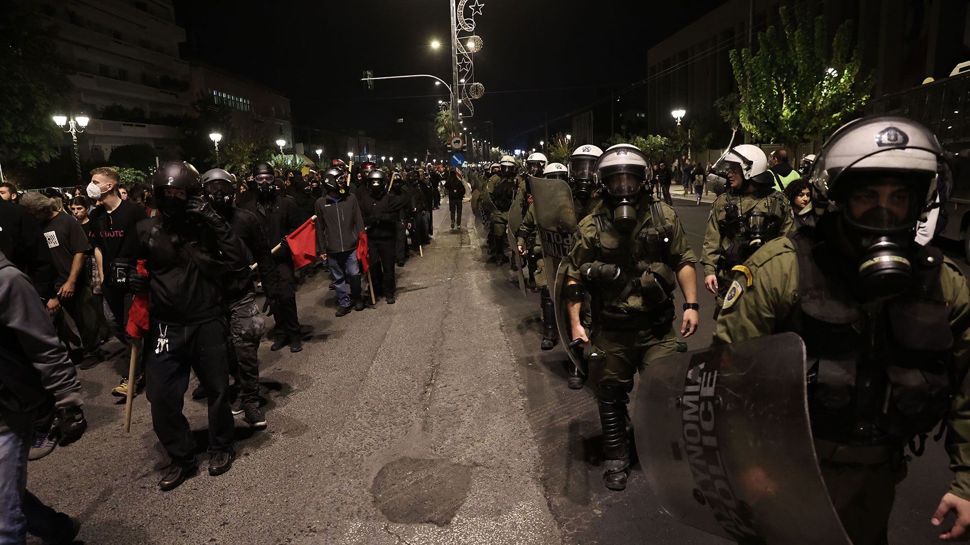 50 χρόνια Πολυτεχνείο: Στιγμιότυπα από τις μαζικές συγκεντρώσεις-3
