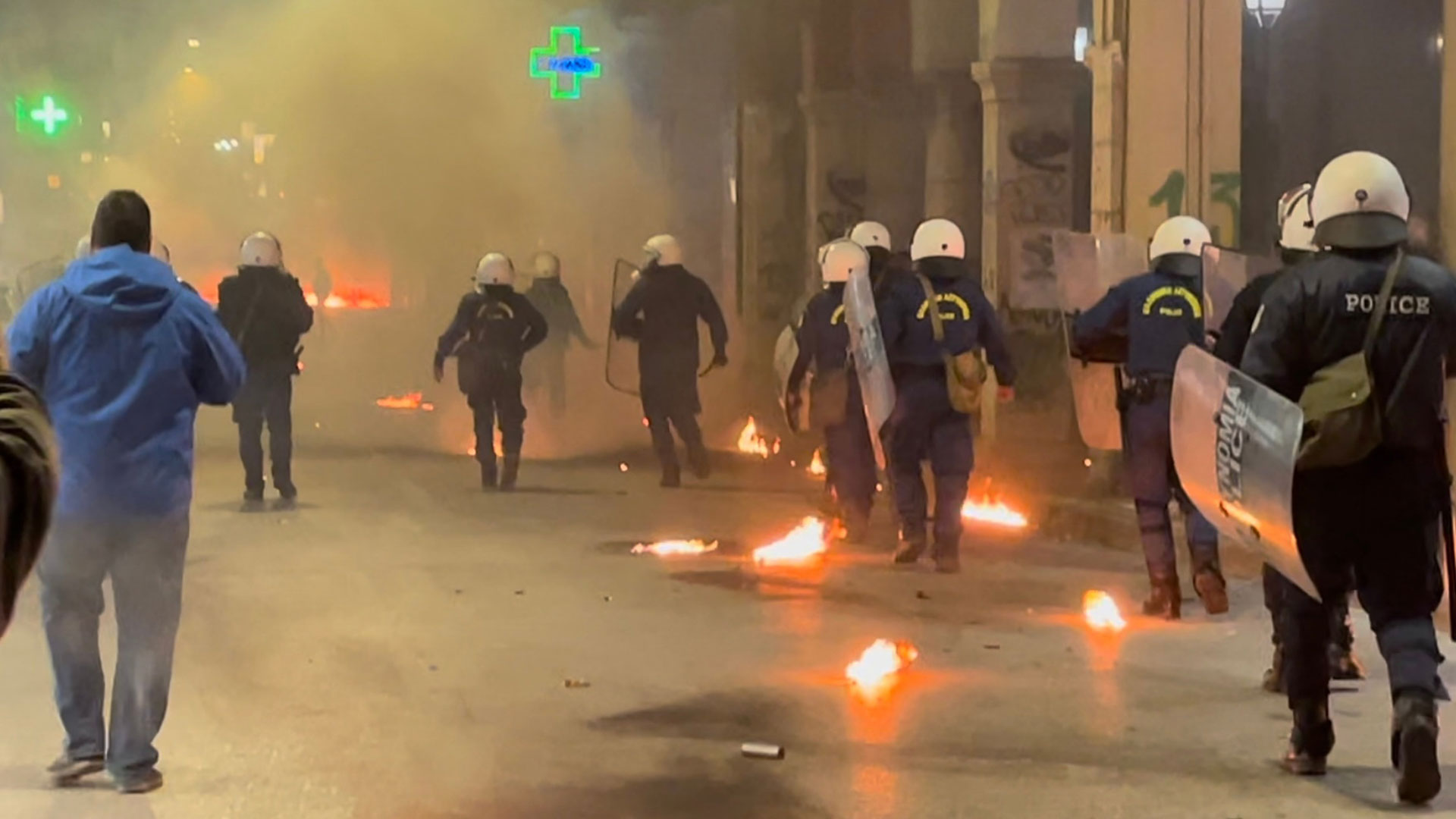 50 χρόνια Πολυτεχνείο: Στιγμιότυπα από τις μαζικές συγκεντρώσεις-13