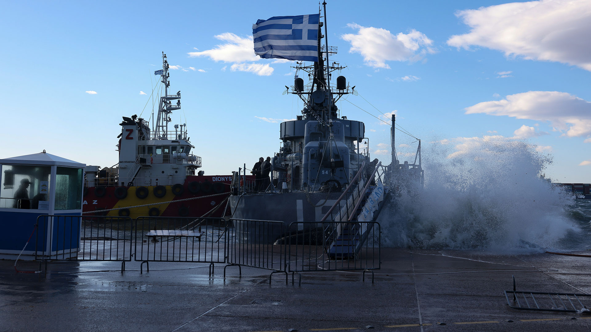 Θεσσαλονίκη: Πτώσεις δέντρων και ζημιές από τους θυελλώδεις ανέμους-1