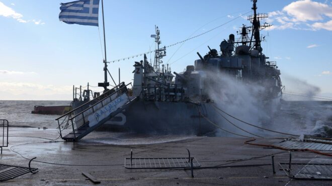 βέλος-μάχη-για-να-μη-βυθιστεί-το-αντι-562737826