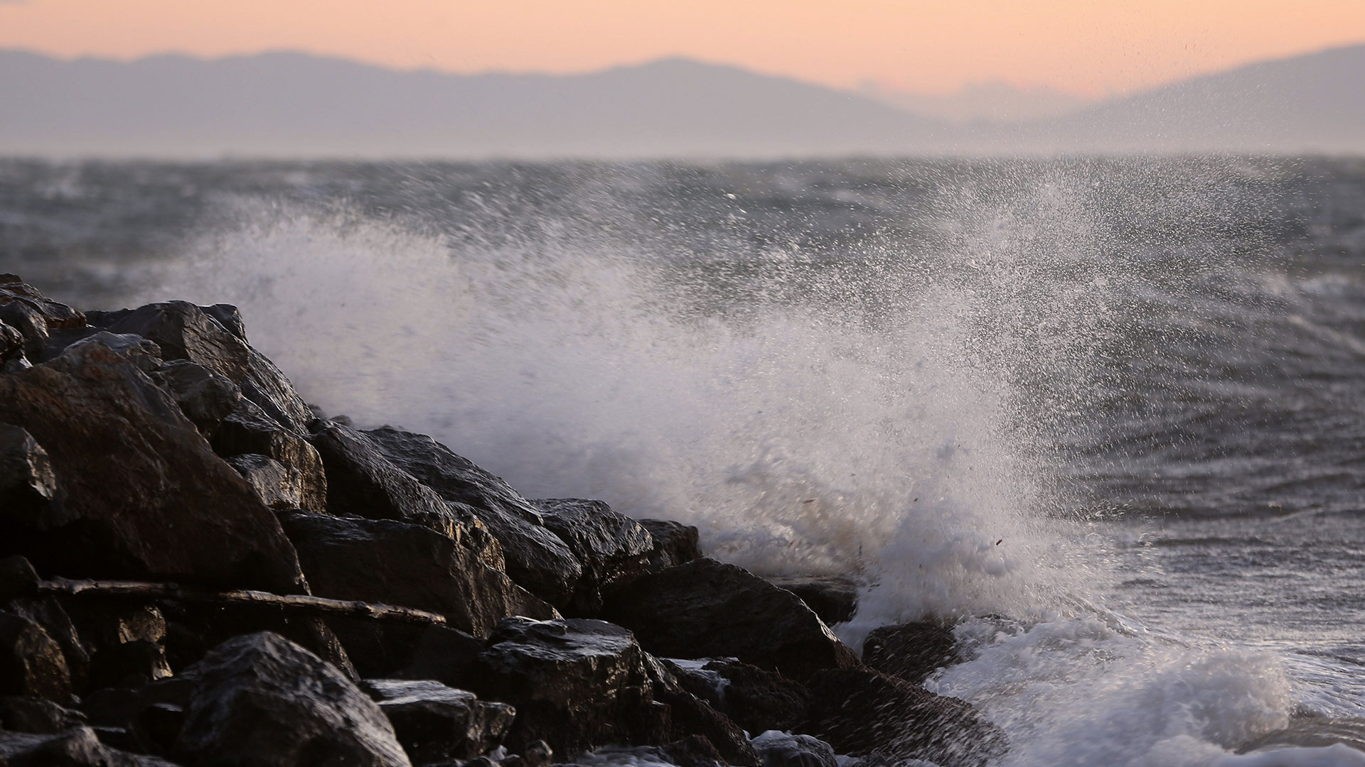 Καιρός: Θυελλώδεις άνεμοι και αισθητή πτώση της θερμοκρασίας – Η πρόγνωση για την Κυριακή-3