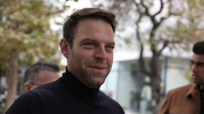 συριζα-αυτοί-που-μένουνε-και-περιμένο-562747987