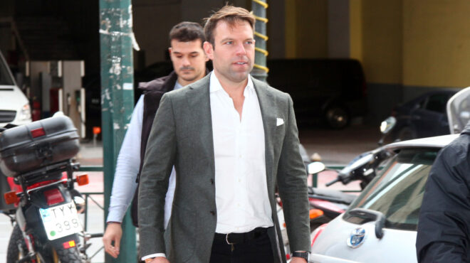 κασσελάκης-αντεπίθεση-με-ερωτηματολ-562755976