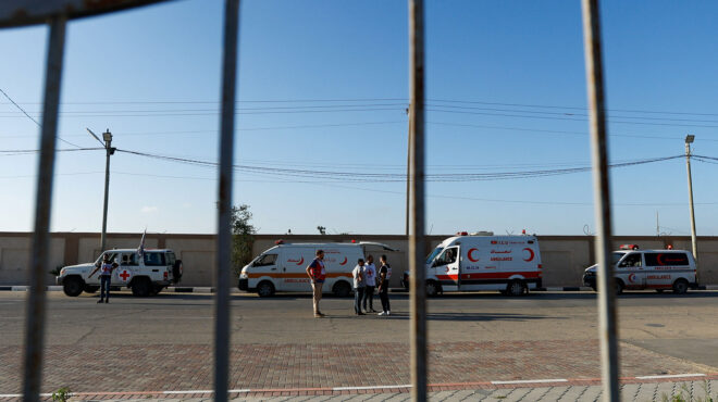 ο-ερυθρός-σταυρός-συνοδεύει-εκ-νέου-ασ-562719832