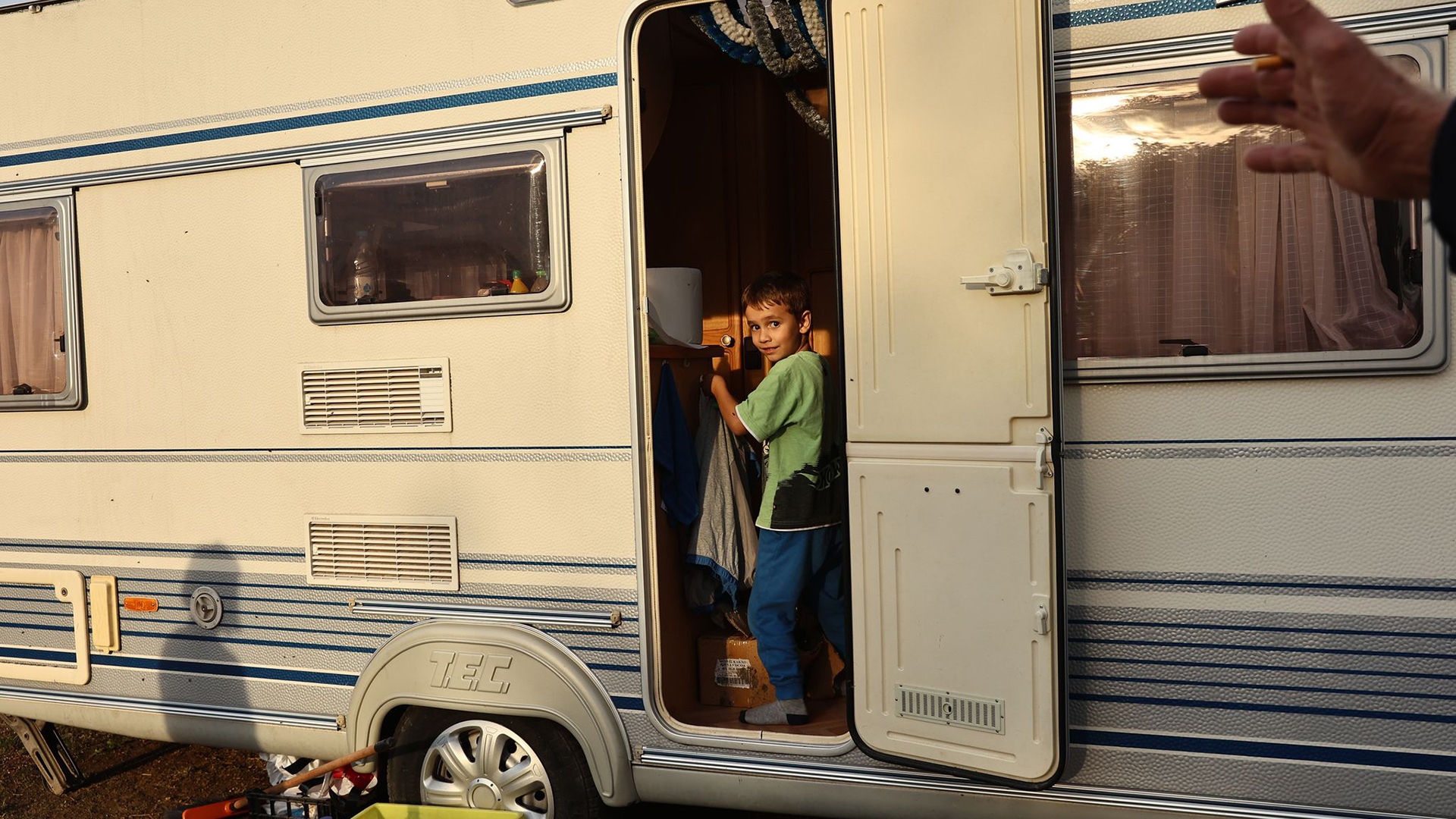 Η ζωή σε ένα τροχόσπιτο έξω από το διαλυμένο Κεραμίδι Τρικάλων-11