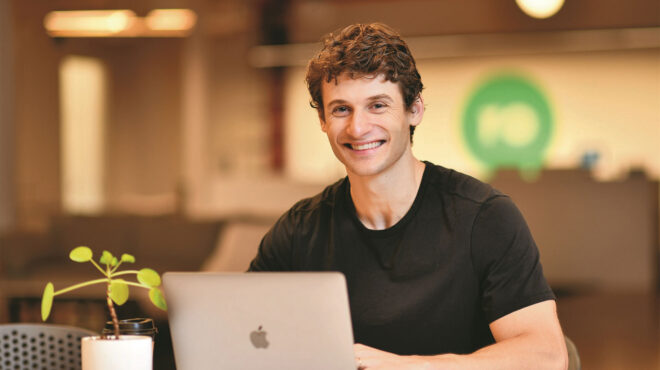 από-πωλητής-μπουρίτος-ιδρυτής-startup-αξίας-562753477