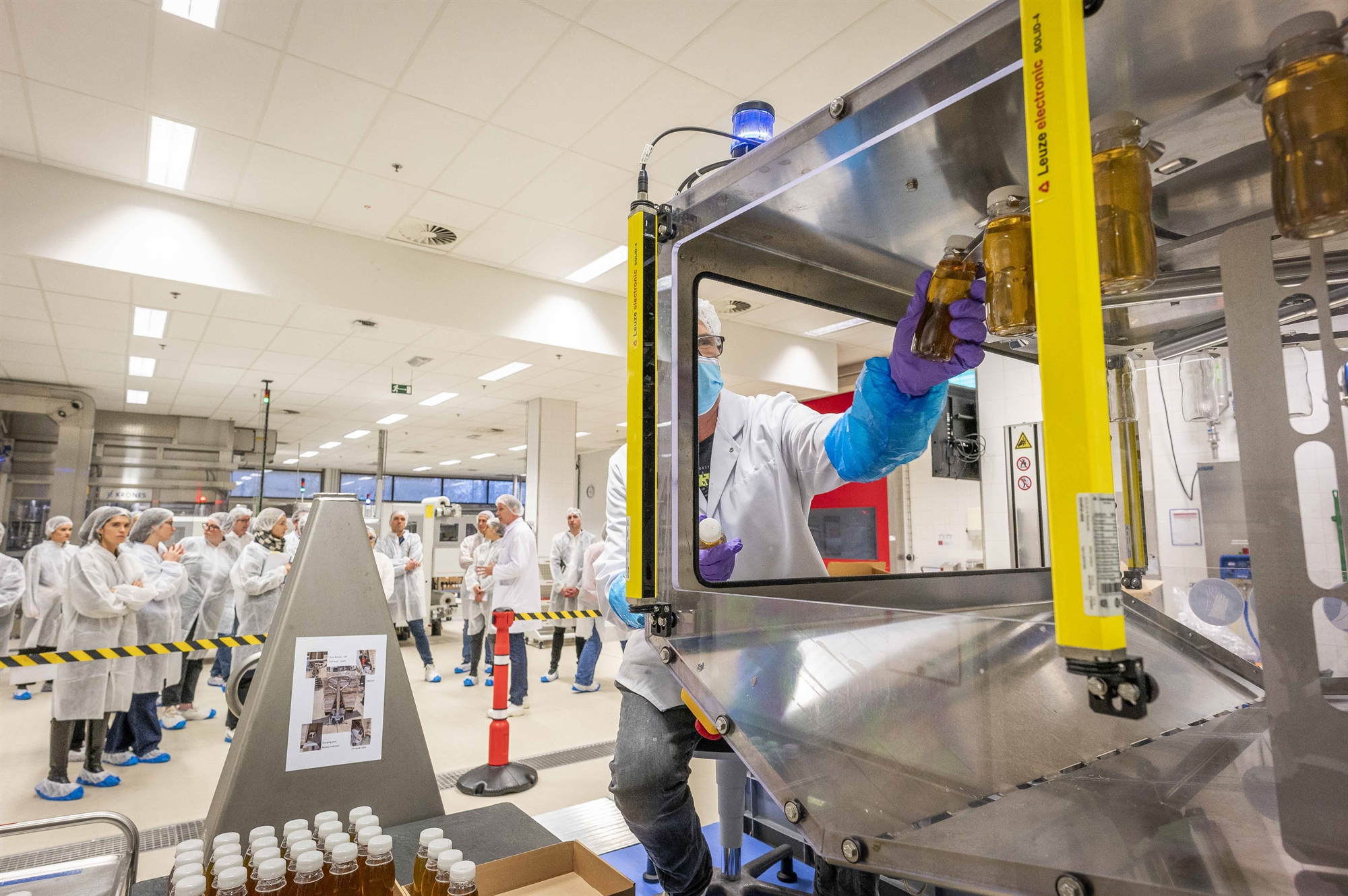 Στα άδυτα της Coca-Cola-1