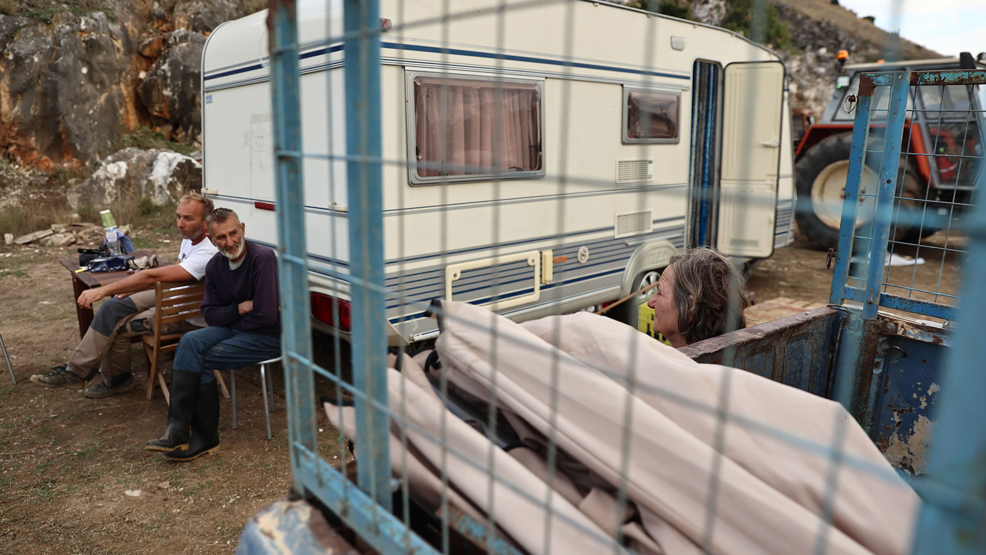 Η ζωή σε ένα τροχόσπιτο έξω από το διαλυμένο Κεραμίδι Τρικάλων-9