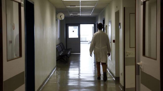 κορωνοϊός-αυξήθηκαν-οι-θάνατοι-την-τε-562706416