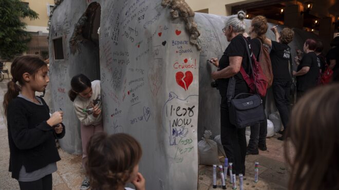 σιγούν-τα-όπλα-για-τέσσερις-ημέρες-στη-562744012