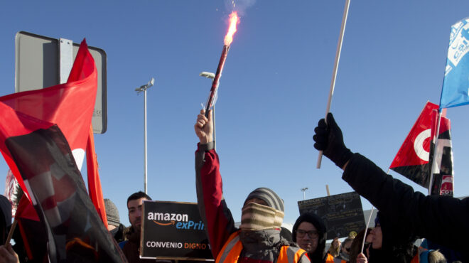 μαζική-απεργία-εργαζομένων-της-amazon-στην-562747654