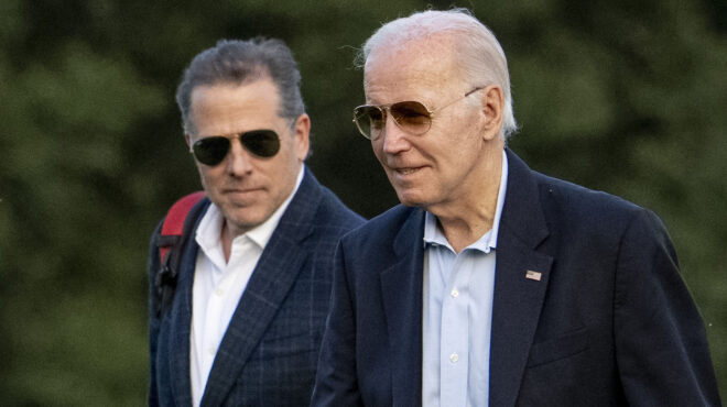 o-χάντερ-μπάιντεν-απαιτεί-δημόσια-ακρό-562753933