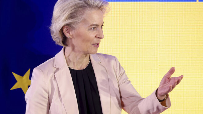 επίσκεψη-της-προέδρου-της-κομισιόν-σε-562730920