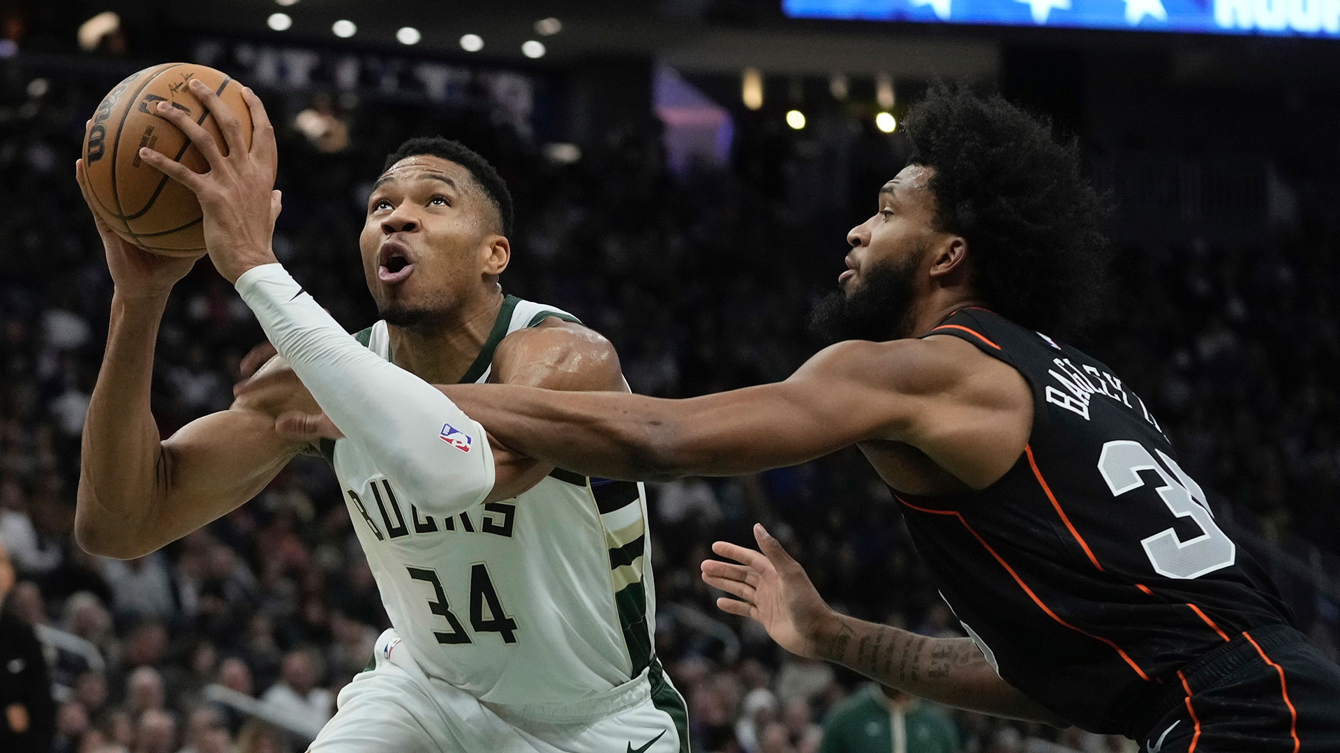 Αντετοκούνμπο: Αντιδράσεις μετά την αποβολή για «αντιαθλητικό φάουλ»-2