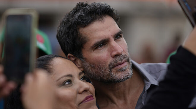 ο-ωραίος-και-οι-ένα-εκατομμύριο-υπογρα-562739290