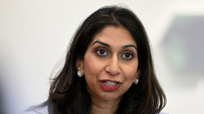 βρετανία-η-μπράβερμαν-κατηγορεί-τον-σ-562728859